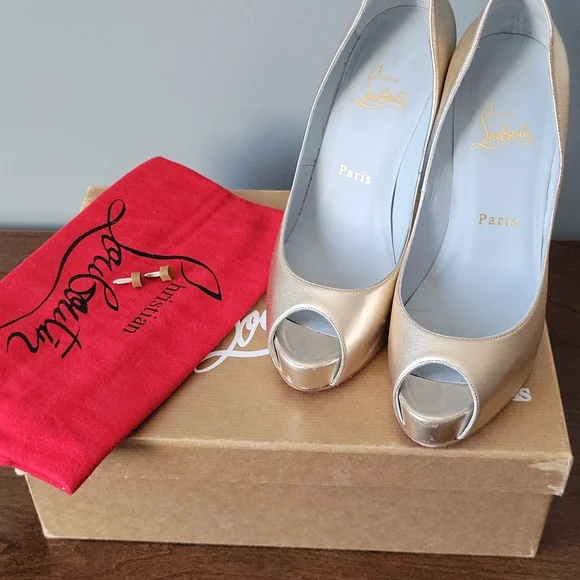 Christian Louboutin gold peep toe pump - Picture 8 of 9